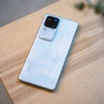 Review vivo V30 Pro 5G 2025 dengan kamera ZEISS, Aura Light, dan desain tipis premium