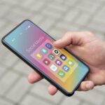 Smartphone tanpa aplikasi 2026 dengan interface AI futuristik tanpa ikon